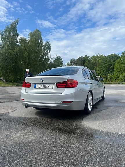BMW 320d 3 of 5
