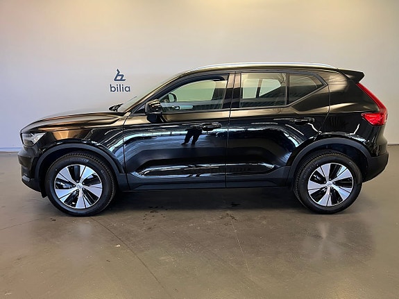 Volvo XC40 2 of 16