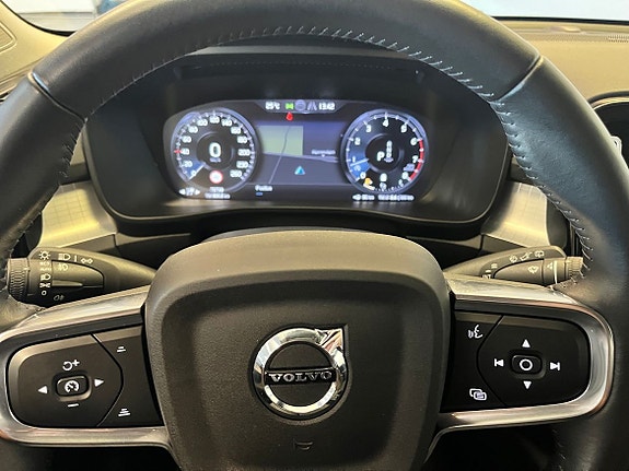 Volvo XC40 15 of 16