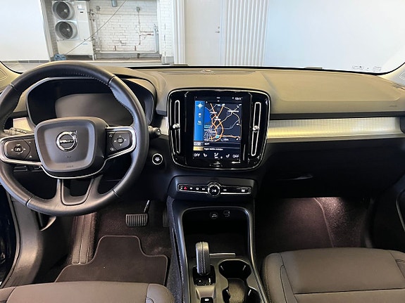 Volvo XC40 10 of 16
