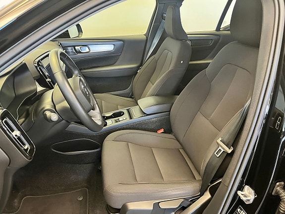 Volvo XC40 7 of 16
