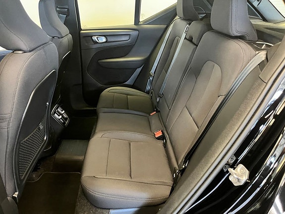 Volvo XC40 9 of 16