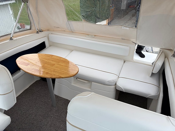 Sea Ray Express Cruiser 215 9 of 13