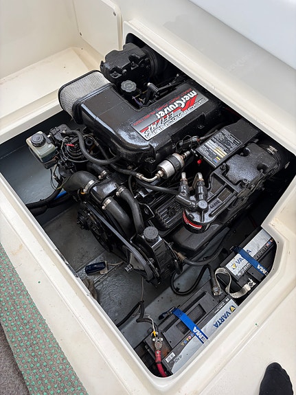 Sea Ray Express Cruiser 215 10 of 13