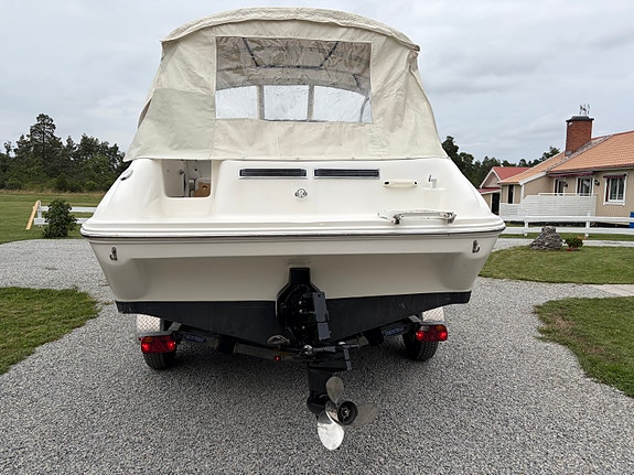 Sea Ray Express Cruiser 215 4 of 13