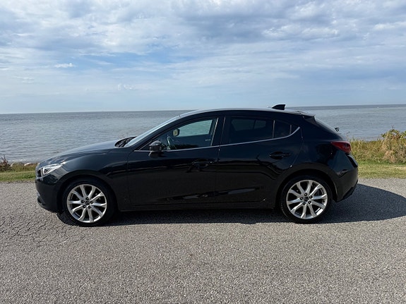 Mazda 3 2 of 12