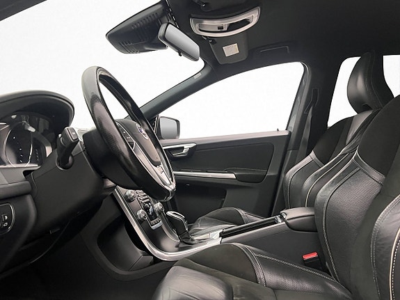 Volvo XC60 12 of 30