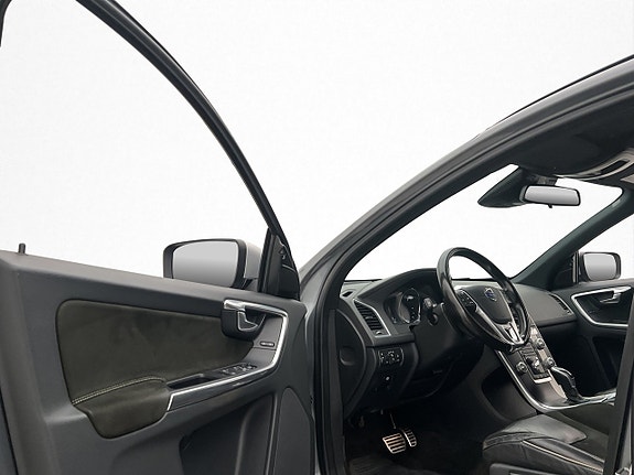 Volvo XC60 11 of 30