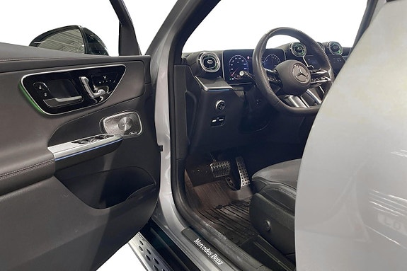 Mercedes-Benz GLC300 11 of 22