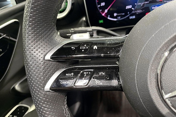 Mercedes-Benz GLC300 17 of 22
