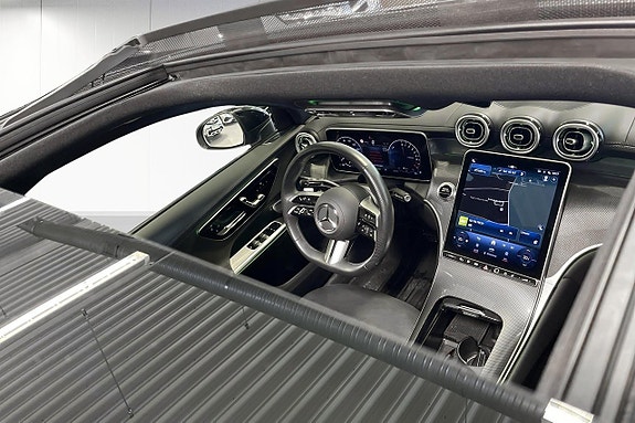 Mercedes-Benz GLC300 7 of 22
