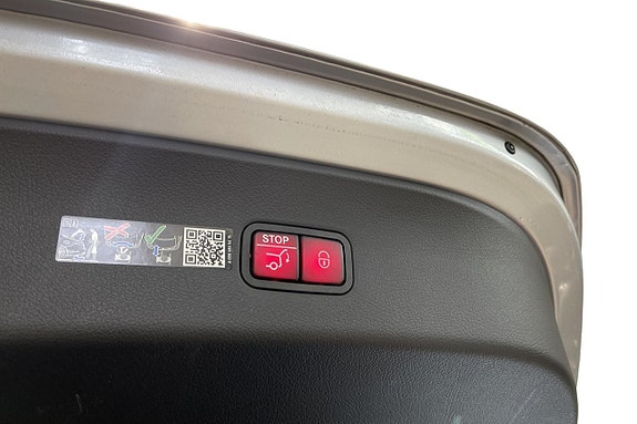 Mercedes-Benz GLC300 15 of 22
