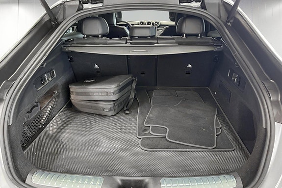 Mercedes-Benz GLC300 13 of 22