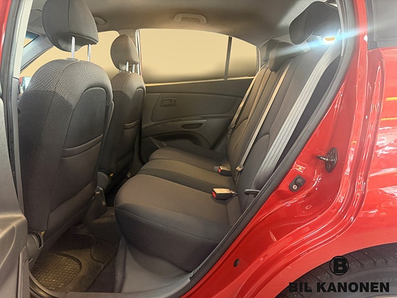 Kia Rio 8 of 10