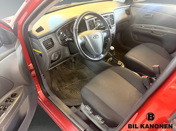 Kia Rio 6 of 10