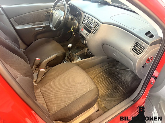 Kia Rio 7 of 10