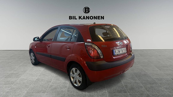 Kia Rio 4 of 10