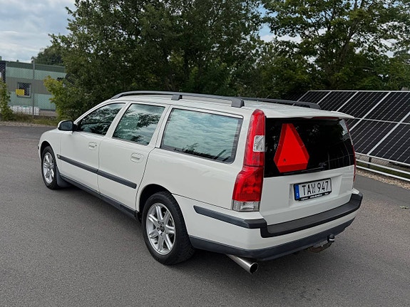 Volvo V70 3 of 8