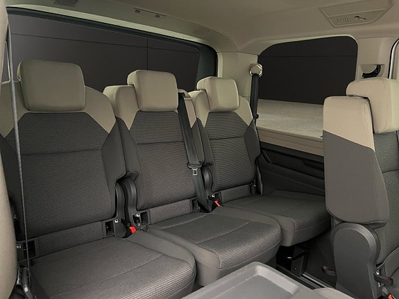 Volkswagen Multivan 27 of 30