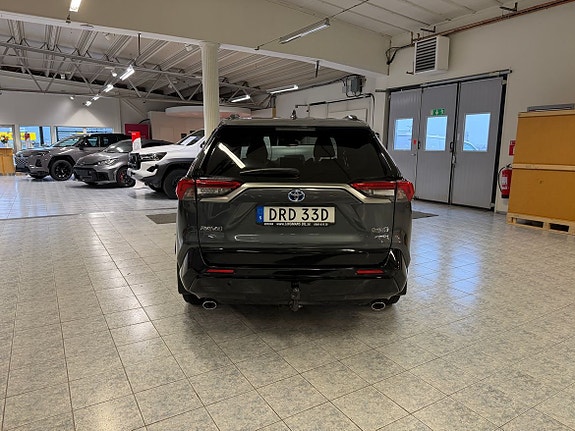 Toyota RAV4 4 of 12