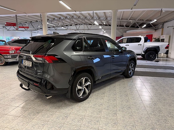 Toyota RAV4 3 of 12