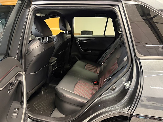 Toyota RAV4 10 of 12