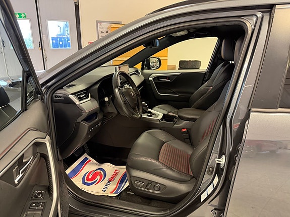 Toyota RAV4 9 of 12