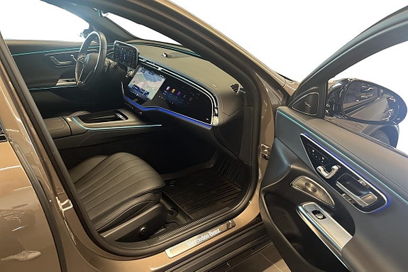 Mercedes-Benz E300 de 8 of 22