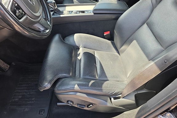 Volvo XC60 16 of 21