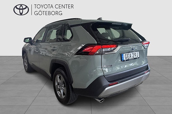 Toyota RAV4 4 of 12
