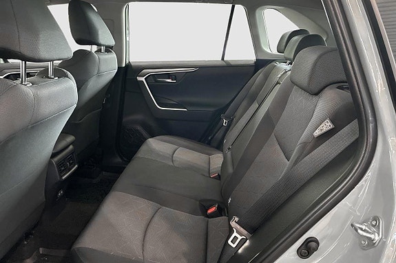 Toyota RAV4 9 of 12