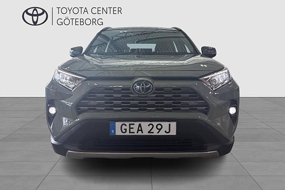 Toyota RAV4 7 of 12