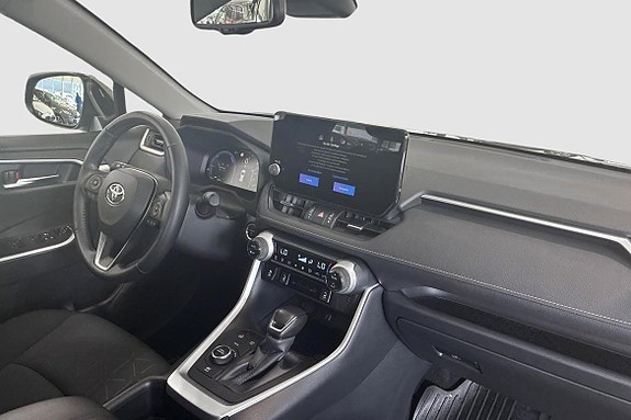 Toyota RAV4 8 of 12