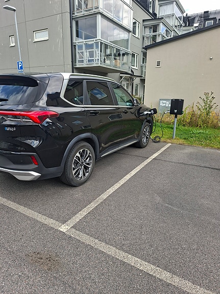 Maxus Euniq 6 3 of 6
