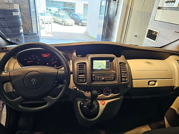 Renault Trafic 8 of 13