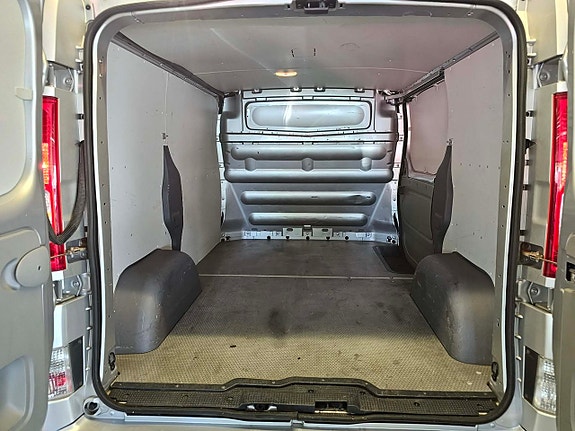 Renault Trafic 11 of 13