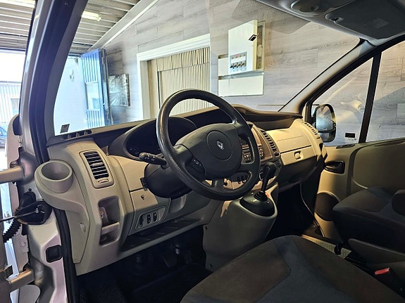 Renault Trafic 4 of 13