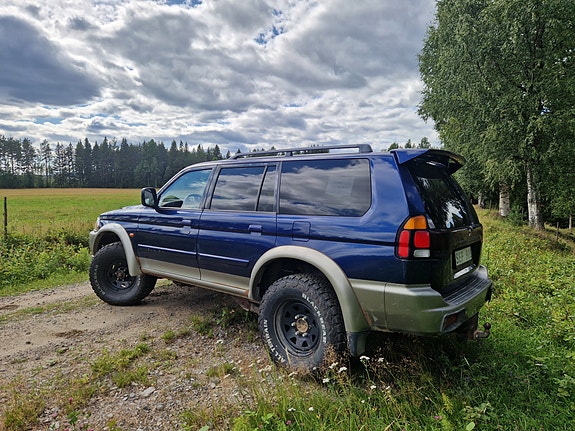 Mitsubishi Pajero Sport 3 of 3