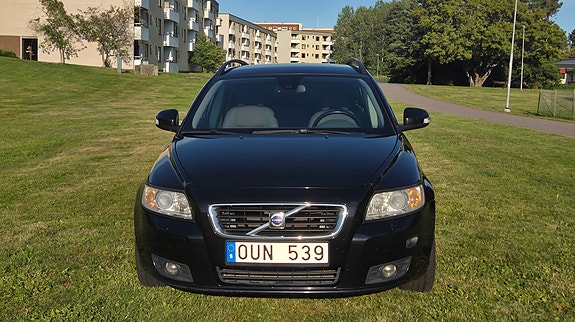 Volvo V50 2 of 12
