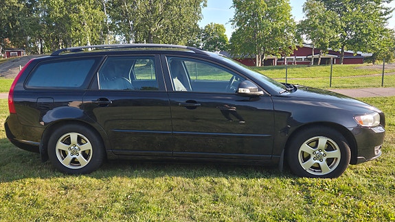 Volvo V50 3 of 12