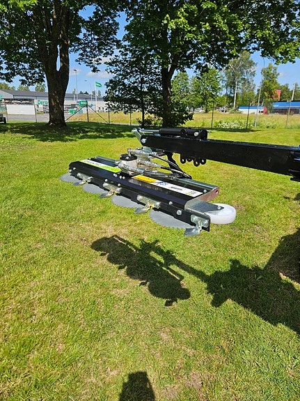 Greentec Redskapsarm med kant-/stolpklippare och grensåg 6 of 6