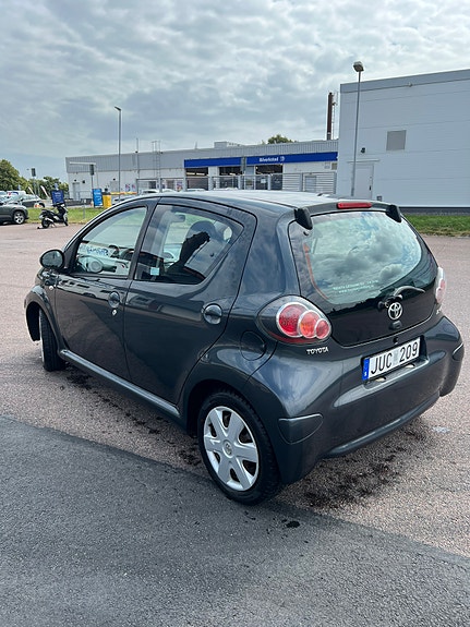 Toyota Aygo 2 of 3