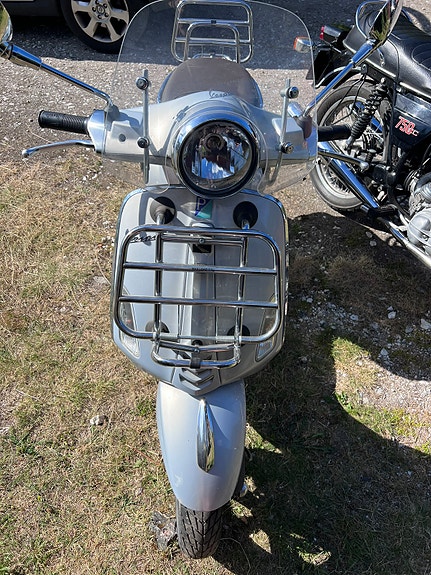 Vespa Primavera 5 of 23
