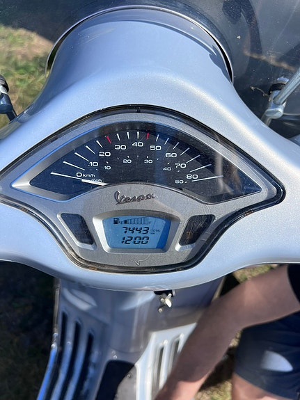 Vespa Primavera 7 of 23