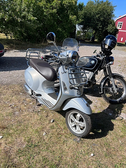 Vespa Primavera 2 of 23