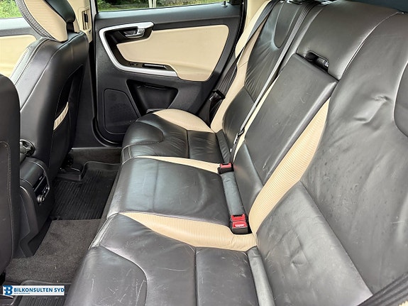 Volvo XC60 7 of 15