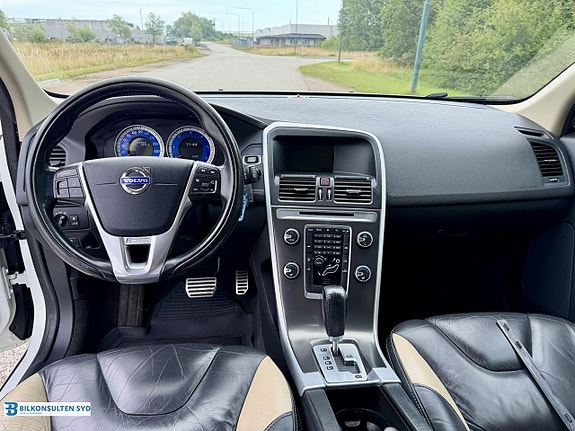 Volvo XC60 8 of 15