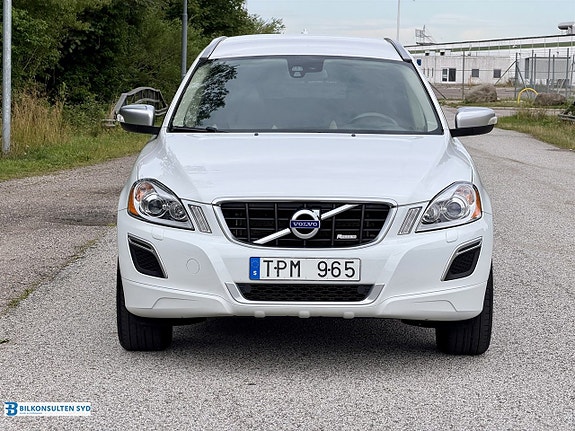Volvo XC60 2 of 15