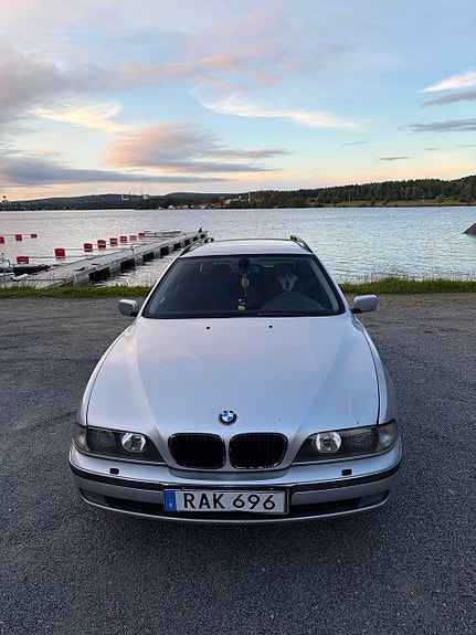 BMW 523i 4 of 13
