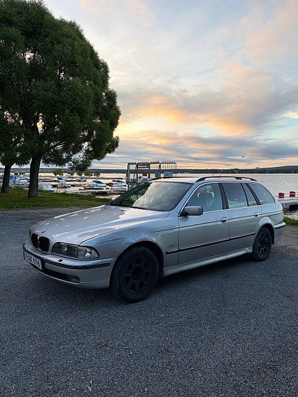 BMW 523i 7 of 13